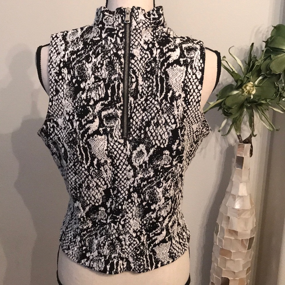 New York and Company textured patterned - Picture 4 of 4